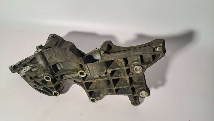 Audi A4 (2007 - 2011)  03L903143C Кронштейн
