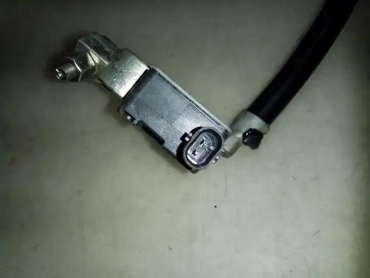 Audi A4 S4 B8 8K (2007 - 2011) 8K0915181B Минусовой провод аккумулятора — фото 3