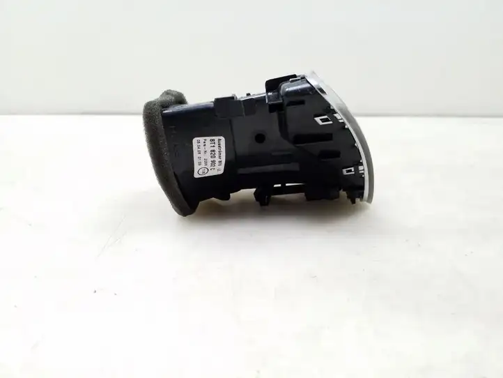 Audi A4 S4 B8 8K (2007 - 2011) 8T1820902C Боковой воздушный дефлектор — фото 4