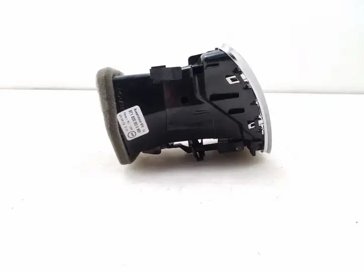 Audi A4 S4 B8 8K (2011 - 2015) 8T1820902G Боковой воздушный дефлектор — фото 3