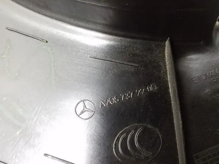 Mercedes-Benz C W205 (2014 - 2021) A2057372200 Прочая отделка задней двери — фото 2