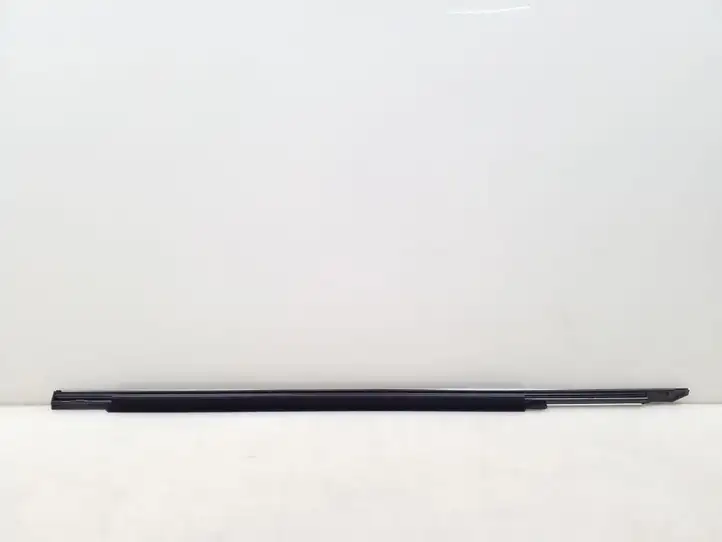 Mercedes-Benz C W205 (2014 - 2021) A2057204031 Накладка стекла передней двери — фото 2