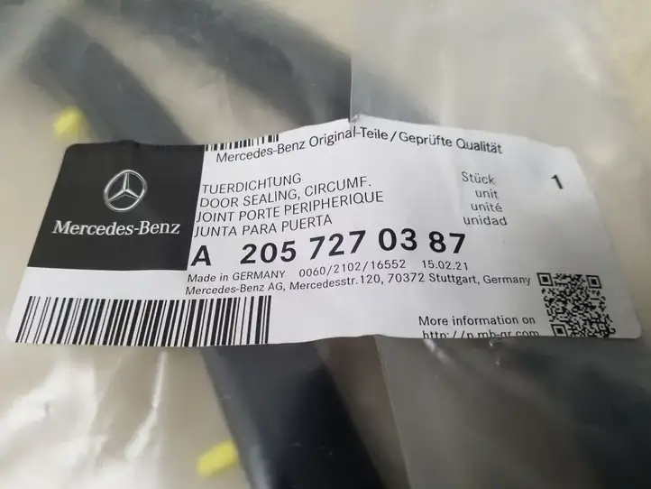 Mercedes-Benz C W205 (2014 - 2021) Уплотнитель передней двери — фото 3