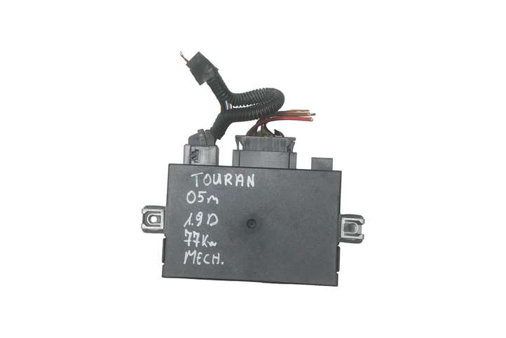 Volkswagen Touran I (2003 - 2010)  8E0907383A Блок управления крюка для прицепа