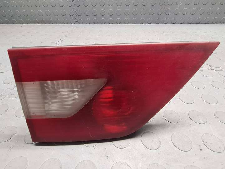 BMW X3 E83 (2003 - 2010)  3414011 Задний фонарь в крышке багажника