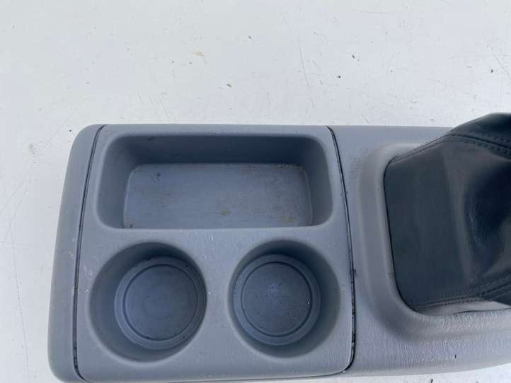 Toyota Previa (XR30, XR40) II (2000 - 2006)  5881028300 Отделка рычага переключения передач (кожа, головка)