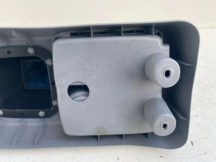 Toyota Previa (XR30, XR40) II (2000 - 2006)  5881028300 Отделка рычага переключения передач (кожа, головка)