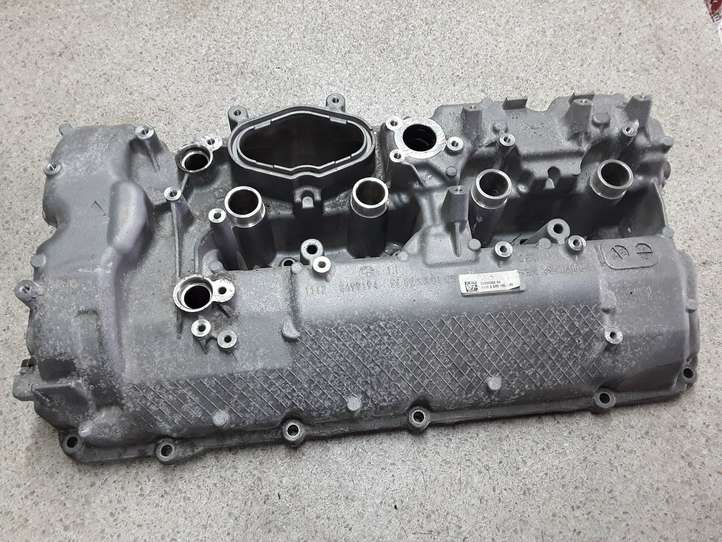 BMW 5 G30 G31 (2016 - )  8699195 Крышка головки
