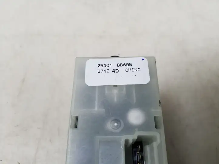 Nissan Qashqai (2006 - 2010) 25401BB60B Блок кнопок стеклоподъемников — фото 2