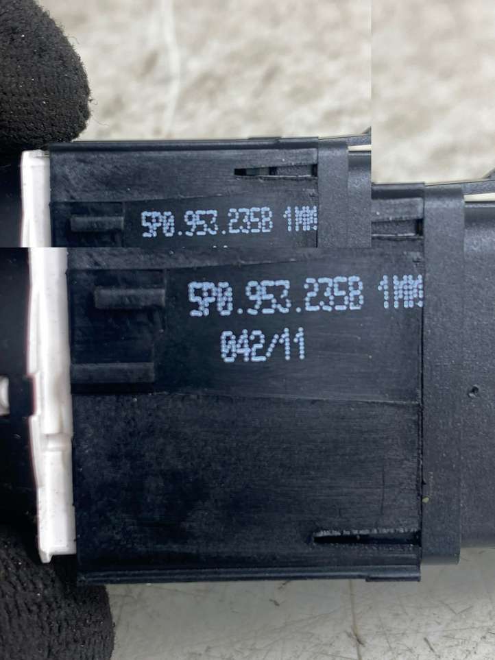 Seat Leon (1P) (2005 - 2012)  5P0953235B Включатель аварийных фонарей