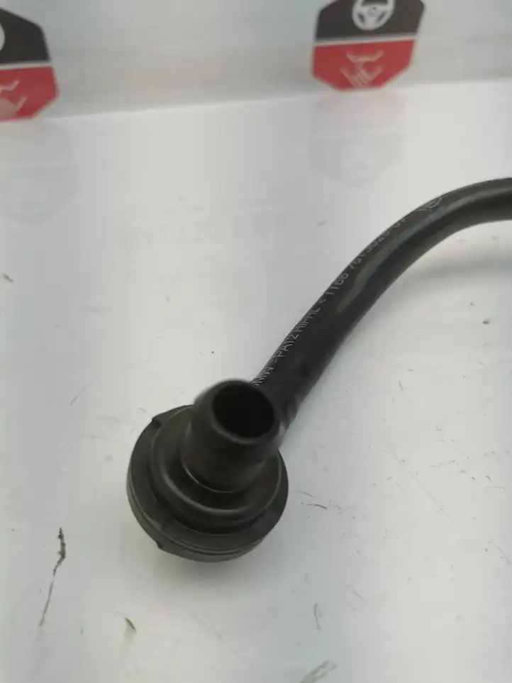 BMW 3 F30 F35 F31 (2012 - 2018) 7613026 Шланг сапуна — фото 2