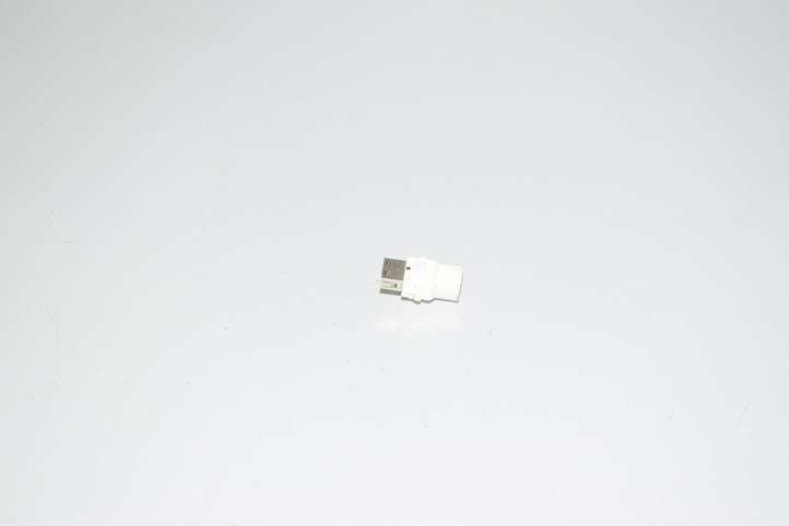 BMW M4 F82 F83 (2014 - 2020)   Разъем USB
