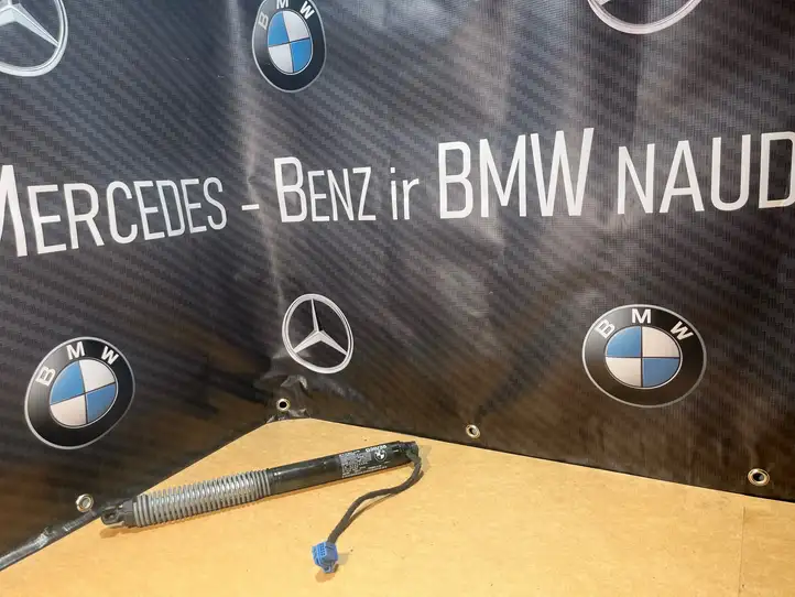 BMW 5 G30 G31 (2016 - ) 7366404 Амортизатор крышки багажника — фото 1