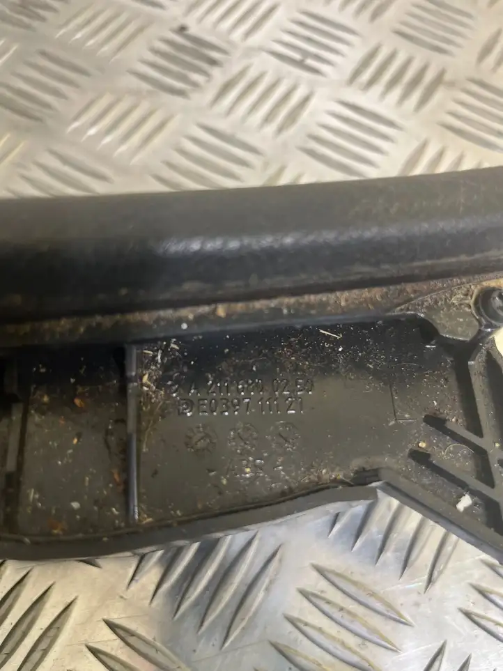 Mercedes-Benz E W211 (2002 - 2009) A2116800250 Центральная консоль — фото 4