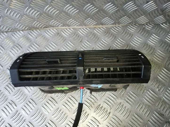 BMW X5 E53 (1999 - 2006)  8402221 Центральный дефлектор