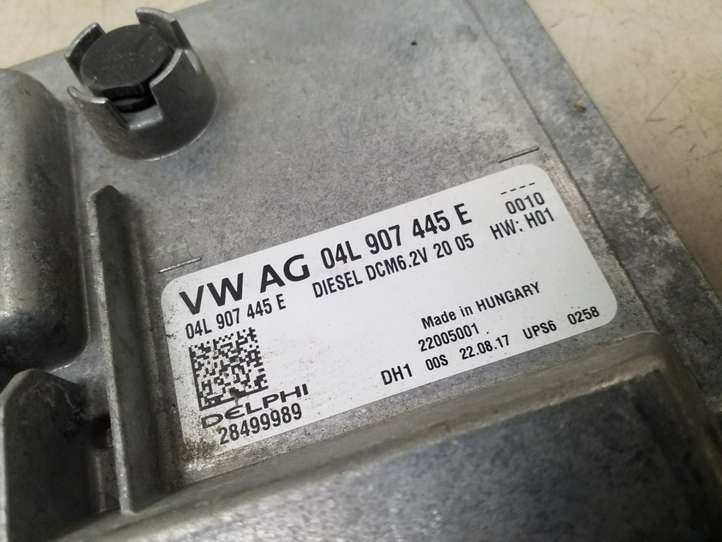 Seat Leon (5F) (2012 - 2019)  04L907445E Блок управления двигателя