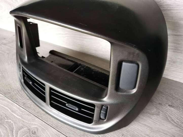 Toyota Previa (XR30, XR40) II (2000 - 2006)  5540528320 Центральный дефлектор