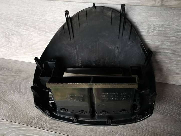 Toyota Previa (XR30, XR40) II (2000 - 2006)  5540528320 Центральный дефлектор