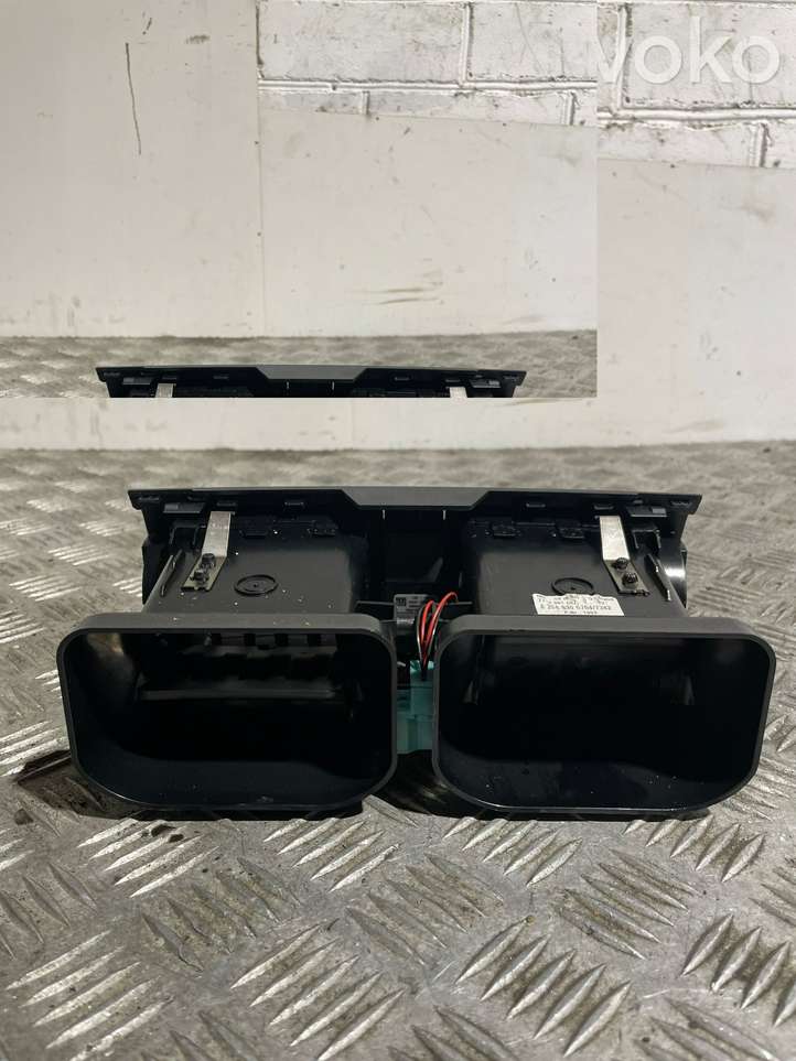 Mercedes-Benz C W204 (2007 - 2014)  A2048305754 Центральный дефлектор