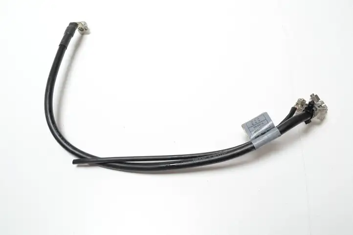 Mercedes-Benz C W204 (2007 - 2014) 13583420 Плюсовой провод аккумулятора — фото 1