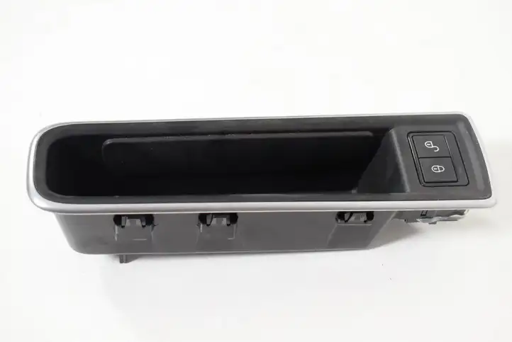 Jaguar XE (2014 - 2019) GX6322634A Кнопка фаркопа в багажнике — фото 3