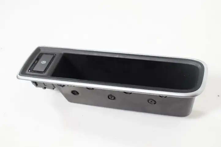 Jaguar XE (2014 - 2019) GX6322634A Кнопка фаркопа в багажнике — фото 2