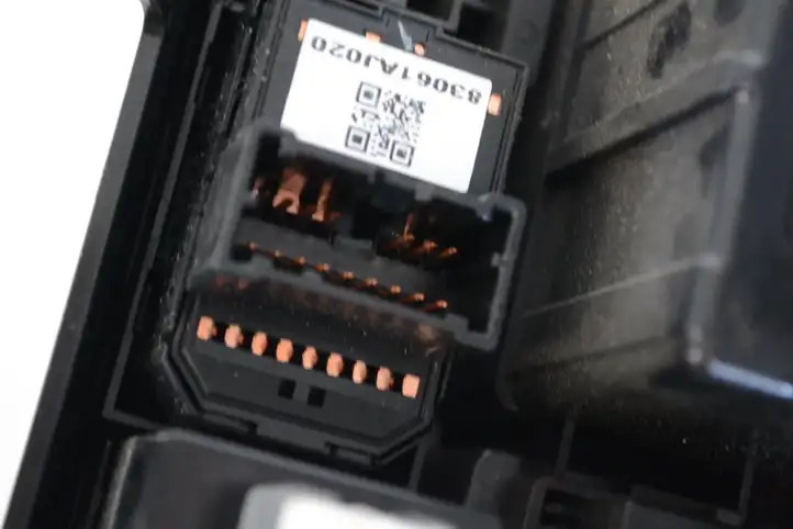 Subaru Outback (2009 - 2014) 83061AJ020 Блок кнопок на панели — фото 5