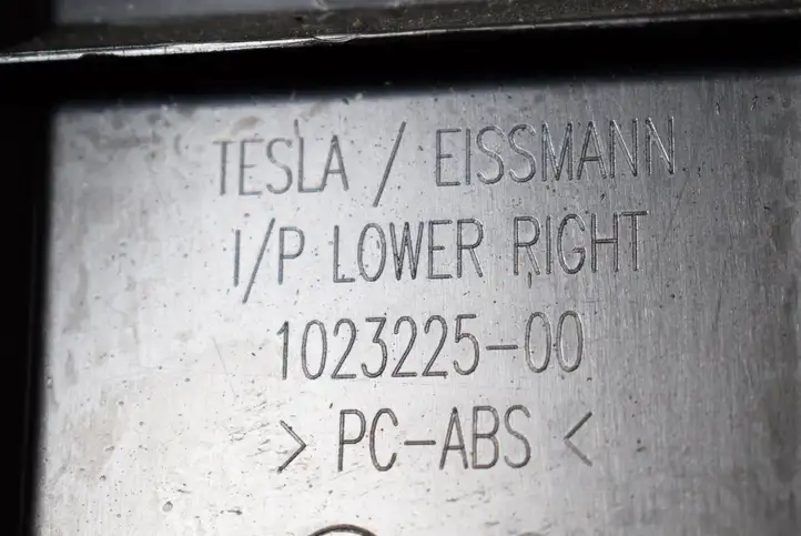 Tesla Model S (2012 - 2016) 102322201 Прочие детали салона — фото 5