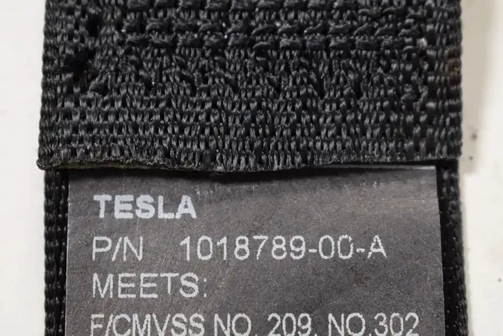 Tesla Model S (2012 - 2016) 101878900 Задний ремень безопасности — фото 5