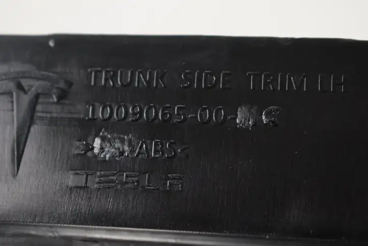 Tesla Model S (2012 - 2016) 100906500 Прочие детали салона — фото 1