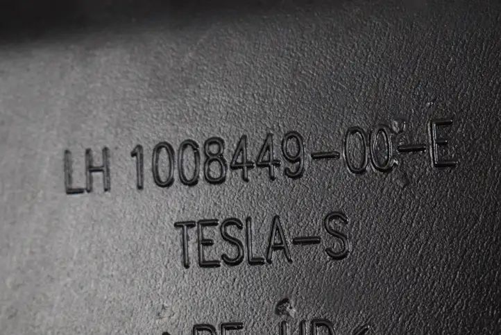 Tesla Model S (2012 - 2016) 100845000 Воздушная решетка панели — фото 5