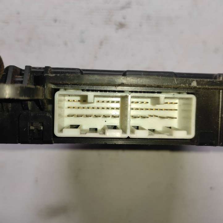 Toyota Prius (XW20) (2003 - 2009)  8865047050 Другие блоки управления / модули
