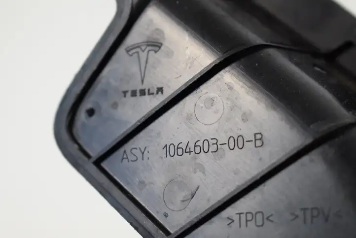 Tesla Model X (2015 - 2021) 106460300 Другая часть кузова — фото 5