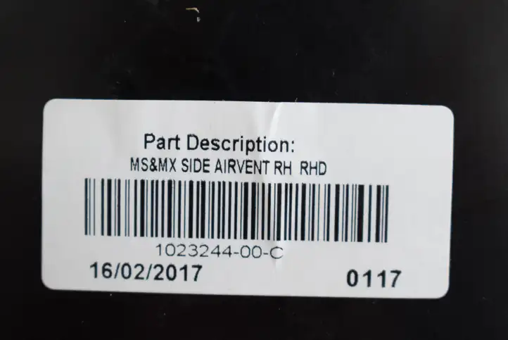 Tesla Model X (2015 - 2021) 104586100 Воздушная решетка панели — фото 8