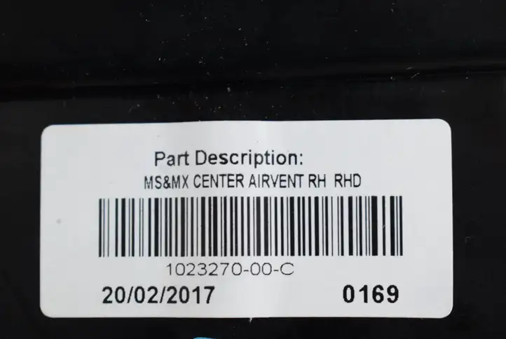 Tesla Model X (2015 - 2021) 104586100 Воздушная решетка панели — фото 9