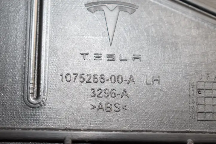 Tesla Model X (2015 - 2021) 107526600 Прочие детали салона — фото 4