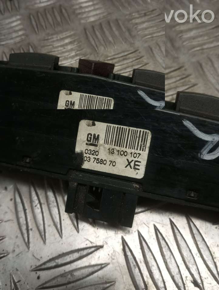 Opel Astra (2004 - 2009)  03758070XE Включатель аварийных фонарей