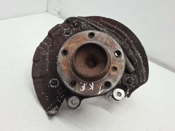 BMW 1 E81 E87 (2004 - 2011)  31216764443 Передний поворотный кулак (ступица, цапфа)