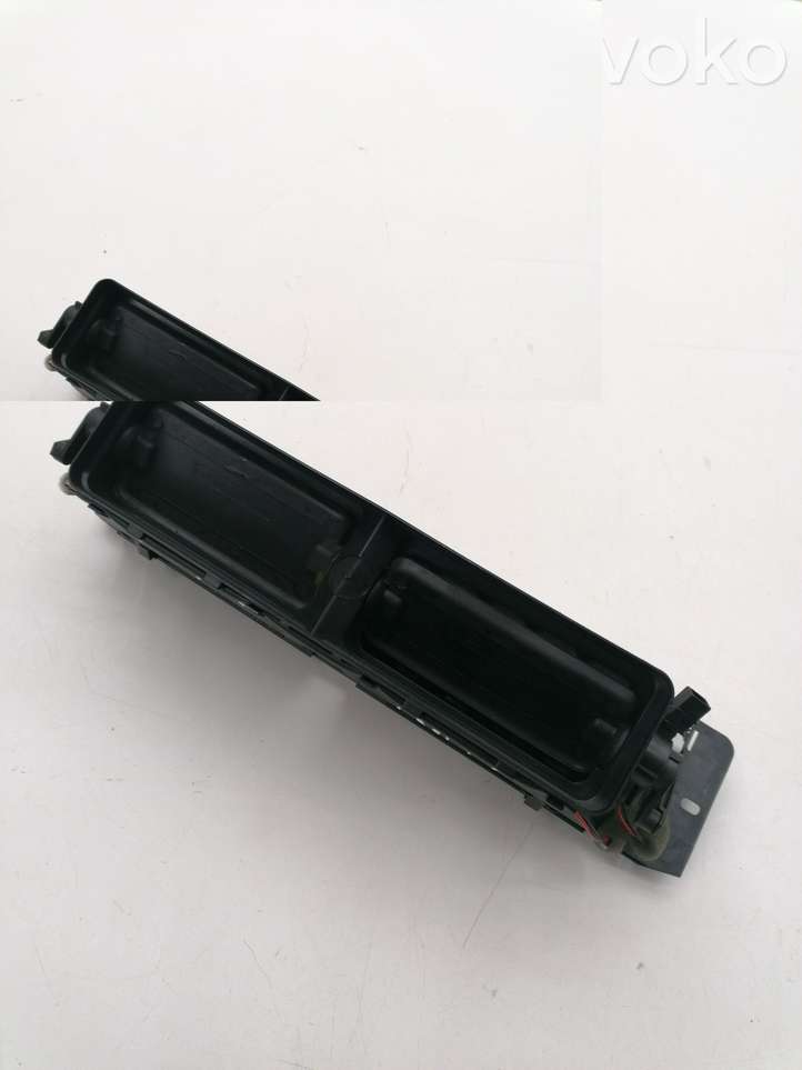 Audi A6 (2001 - 2004)  4B1820951 Центральный дефлектор