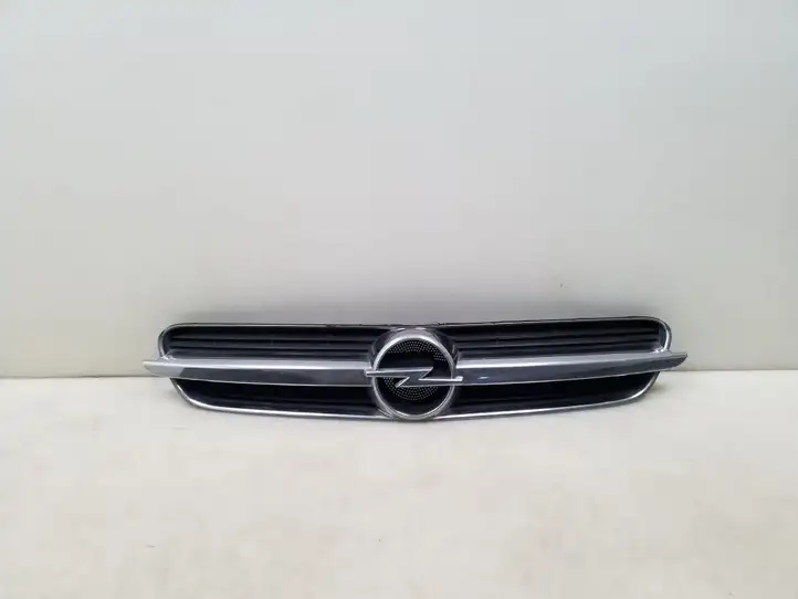 Opel Vectra C (2002 - 2005) 13106812 Передняя решетка — фото 1