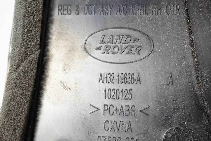 Land Rover Range Rover Sport L494 (2009 - 2013) AH3219637A Воздушная решетка панели — фото 5