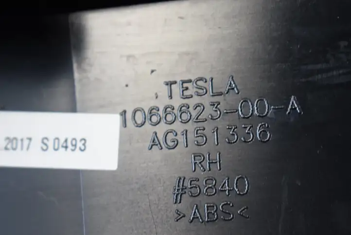 Tesla Model X (2015 - 2021) 106662300 Прочие детали салона — фото 4