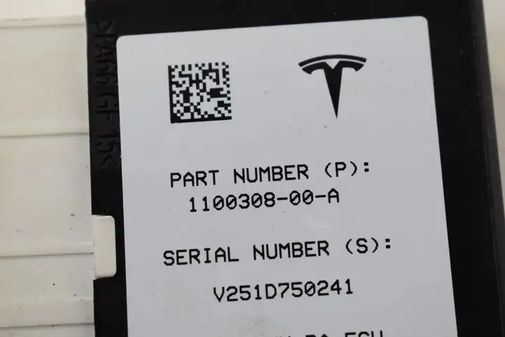 Tesla Model X (2015 - 2021) 110030800 Блок управления парктрониками — фото 5