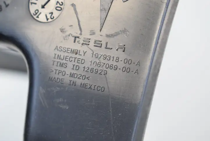 Tesla Model X (2015 - 2021) 107931800 Комплект обшивки крышки багажника — фото 3