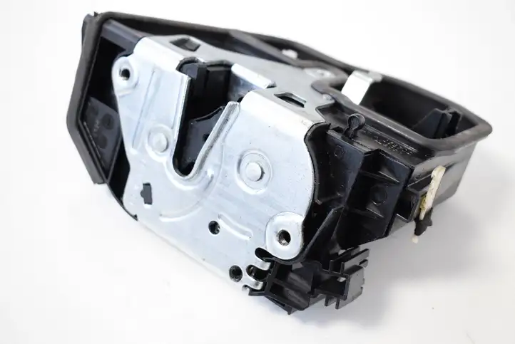 BMW 3 F30 F35 F31 (2012 - 2018) 7202147 Замок задней двери — фото 2