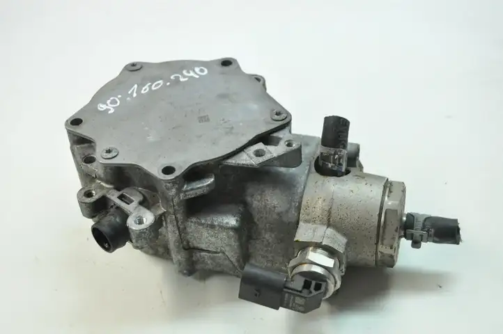 Audi A3/S3 8V (2012 - 2016) 06L145100B Топливный насос — фото 1