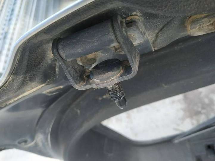 Mazda 5 (2005 - 2010)   Петля (петли) задней крышки