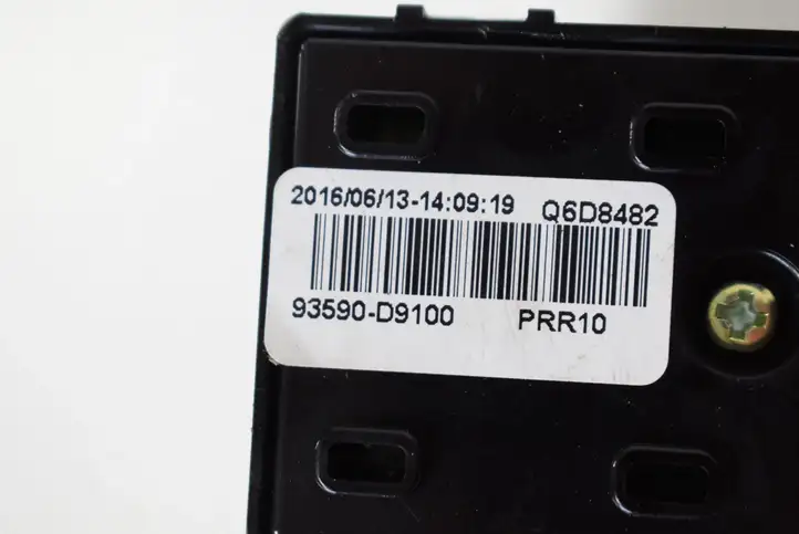 Kia Sportage (2016 - 2018) 93590D9100 Кнопка стеклоподъемников — фото 3