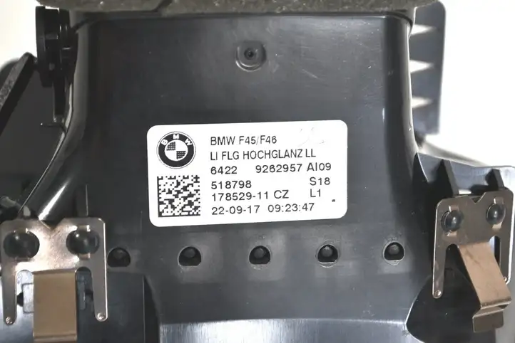 BMW 2 F45 (2014 - 2021) 9262957 Воздушная решетка панели — фото 4