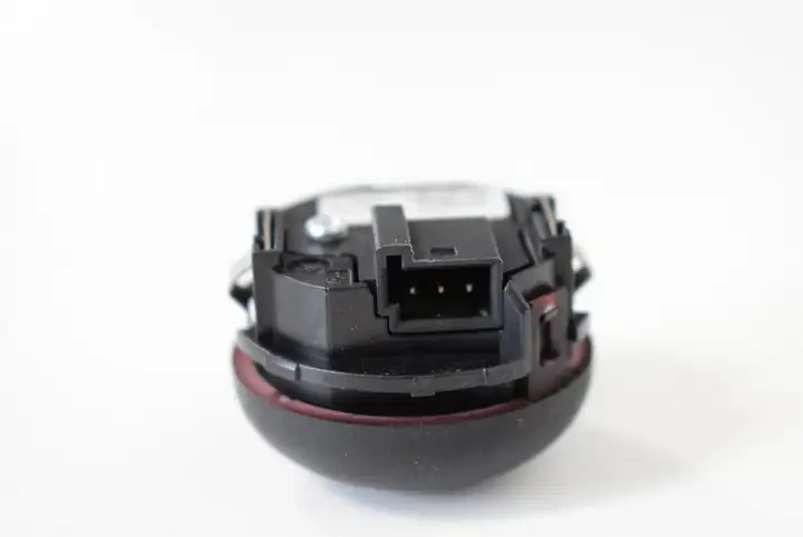 Mini Cooper Countryman R60 (2010 - 2016) 3422211 Кнопка фаркопа в багажнике — фото 4